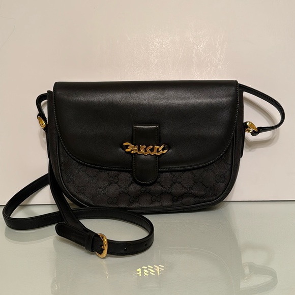 🚨SOLD🚨 Authentic Vintage Gucci Black Crossbody - Picture 2 of 12
